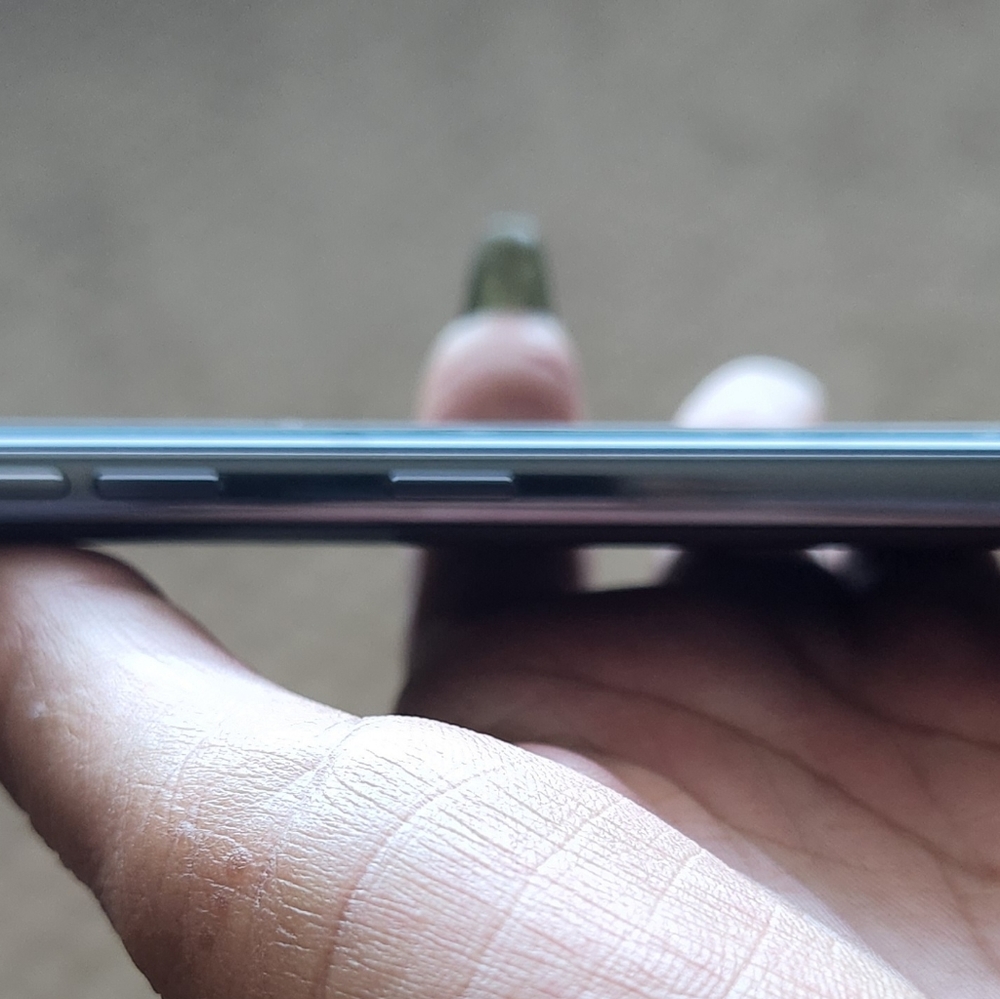 LG G8THIN Q